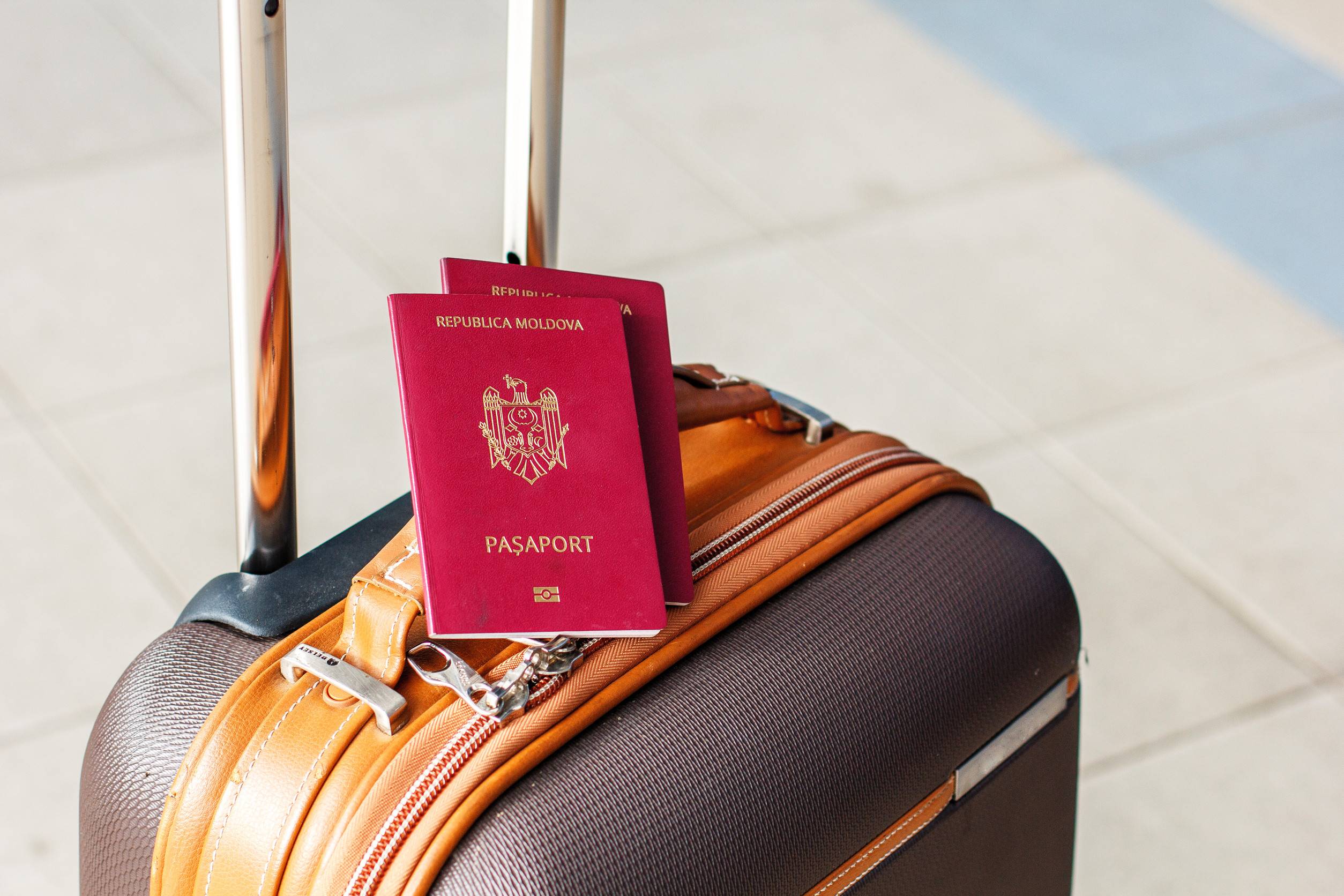 moldavian biometric passport id to travel the europe